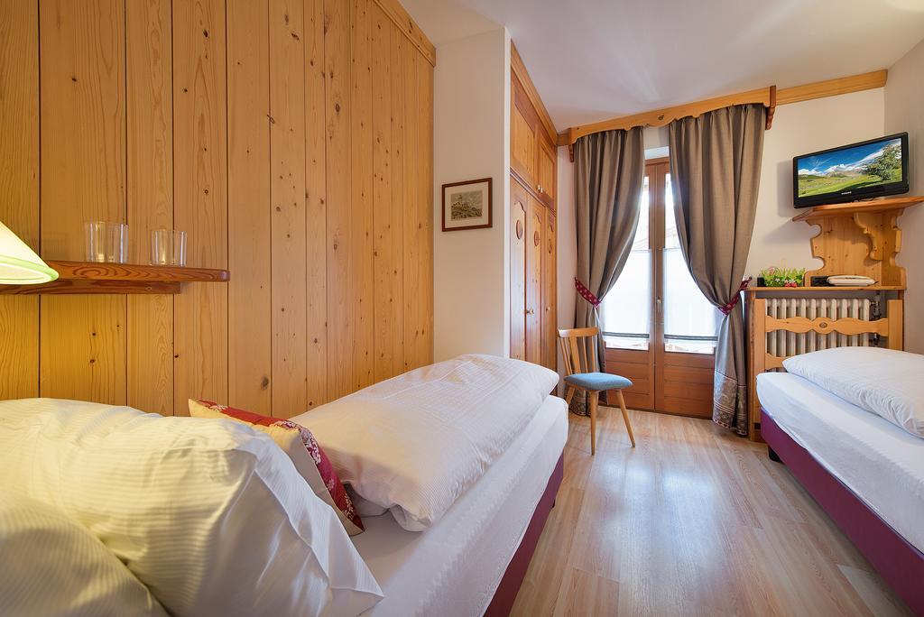 Hotel Posta Livigno Esterno foto